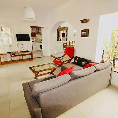 Villa Alfred Tías